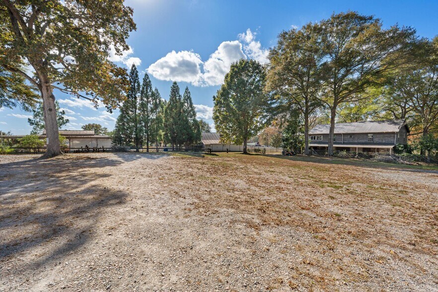 More Photos Of 607 Butts Mill Rd, Pine Mountain General Retail For Sale