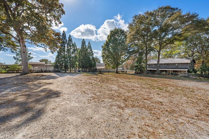 More Photos Of 607 Butts Mill Rd, Pine Mountain General Retail For Sale