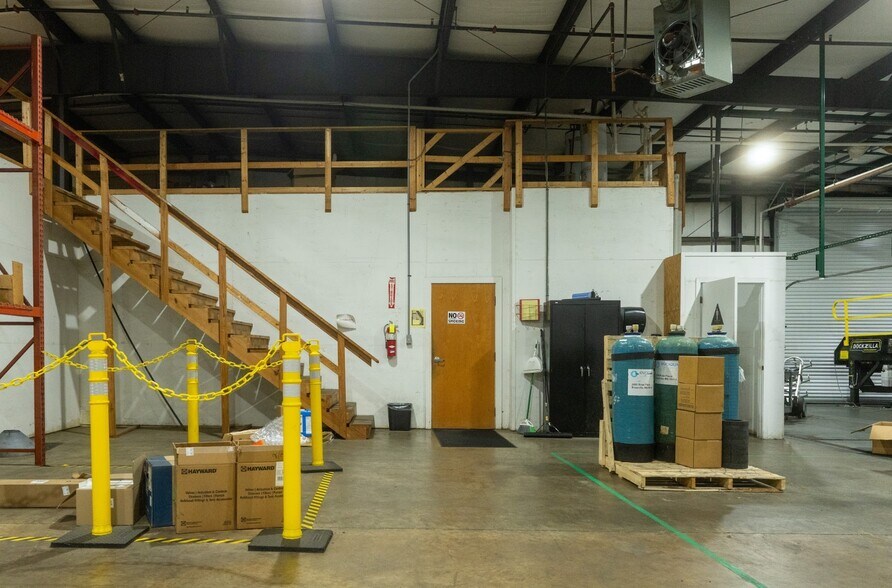 More Photos Of 207 Park Ct, Ridgeland Warehouse For Lease
