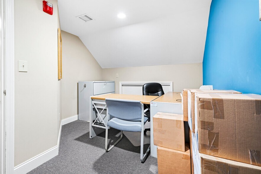 More Photos Of 1 Commons Dr, Londonderry Medical For Lease