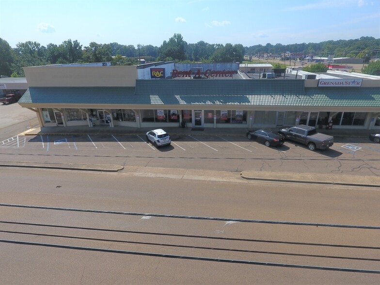 More Photos Of 1716-1770 Commerce St, Grenada Unknown For Lease