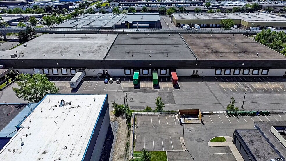 More Photos Of 2900 Av André, Dorval Warehouse For Lease