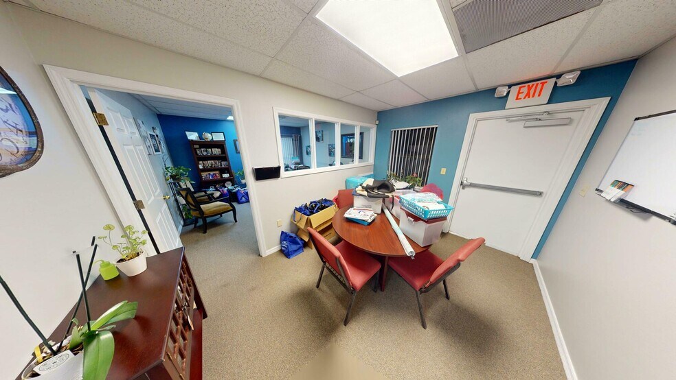 More Photos Of 32644 Blossom ln, Leesburg Office For Sale