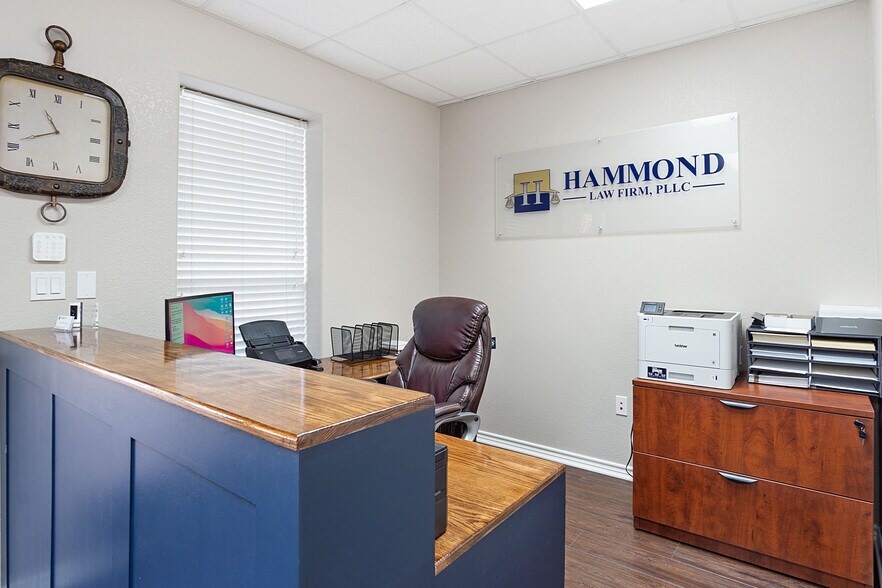 More Photos Of 6724 Paluxy Dr, Tyler Office For Lease