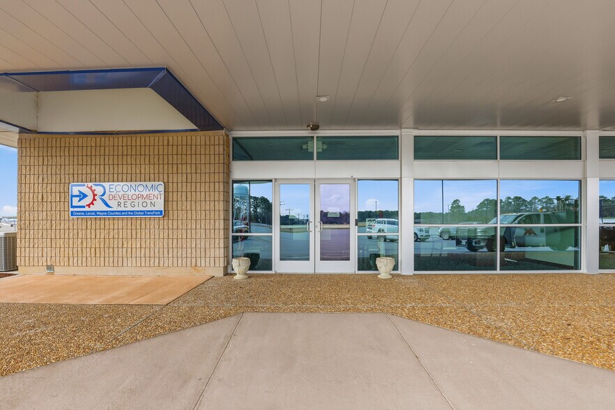 More Photos Of 2780 Jetport Rd, Kinston Office For Lease