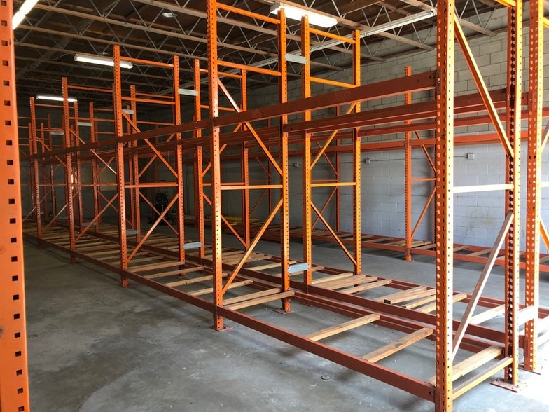 More Photos Of 18212-18216 Parthenia St, Northridge Service For Lease