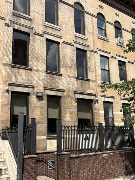 More Photos Of 571 W 183rd St, New York Office For Lease
