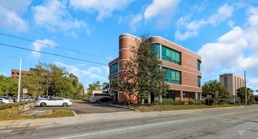 More Photos Of 701 N Westshore Blvd, Tampa Coworking Space