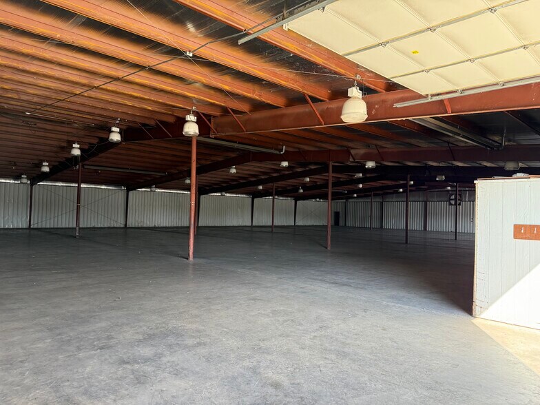 More Photos Of 1207 Roller Dr, Owensville Industrial For Lease