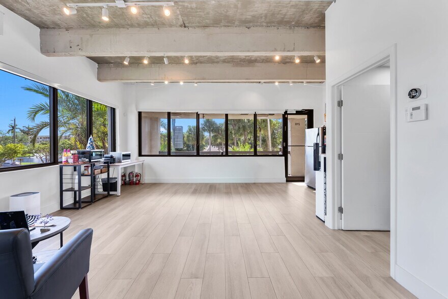 More Photos Of 3595 Sheridan St, Hollywood Coworking Space