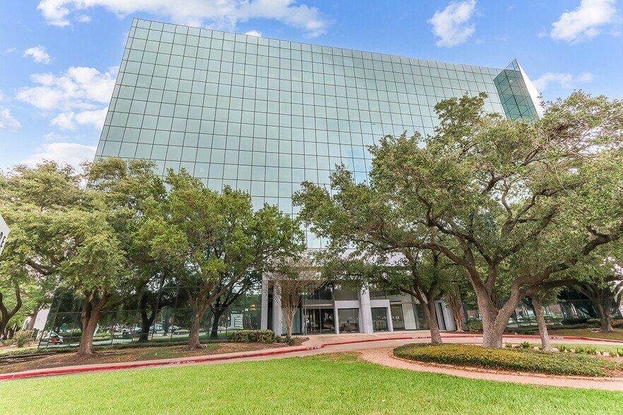 More Photos Of 11490 Westheimer Rd, Houston Office For Lease