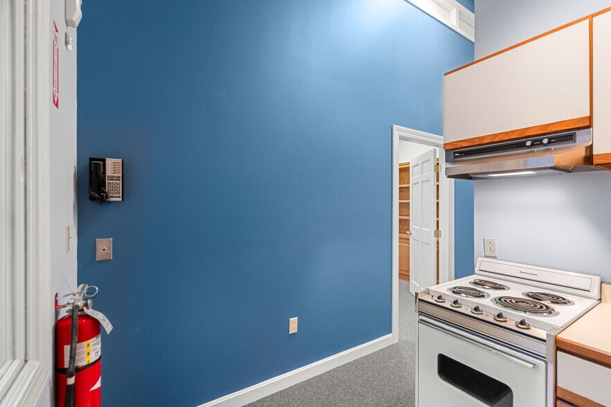 More Photos Of 398 Essex St, Beverly Loft Creative Space For Lease