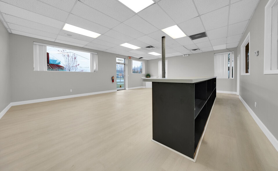 More Photos Of 1989 N Opdyke Rd, Auburn Hills Freestanding For Sale