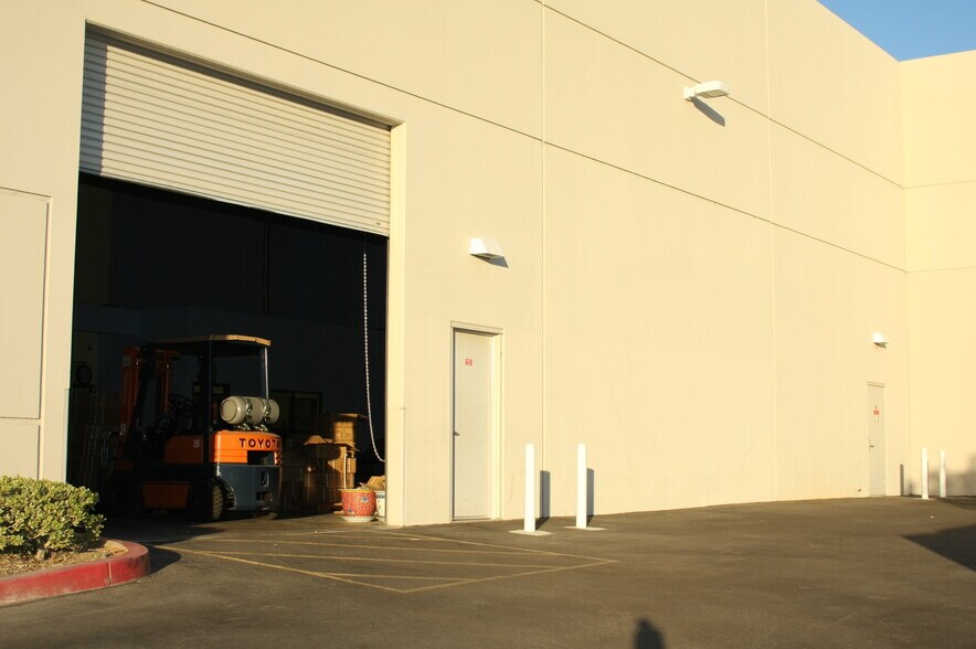 More Photos Of 511 S Harbor Blvd, La Habra Warehouse For Lease