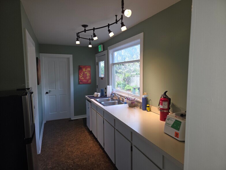 More Photos Of 1707 F St, Bellingham Office Residential For Lease