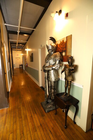 More Photos Of 138 Cross St, Brighton Hotel For Sale