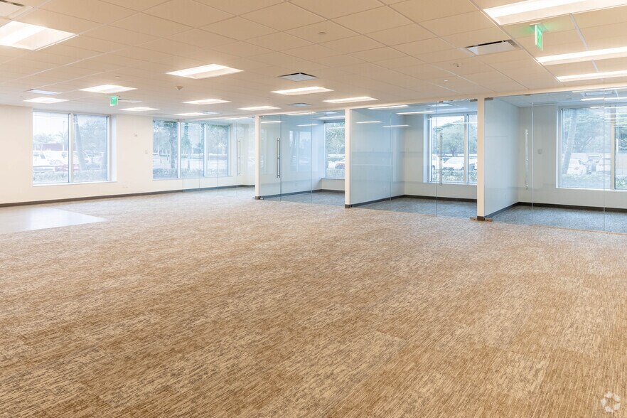 More Photos Of 9725 NW 117th Ave, Medley Unknown For Lease