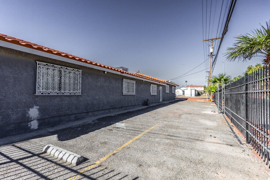 More Photos Of 703 S 10th St, Las Vegas Medical For Sale