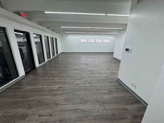 More Photos Of 5930 Star Ln, Houston General Retail For Lease