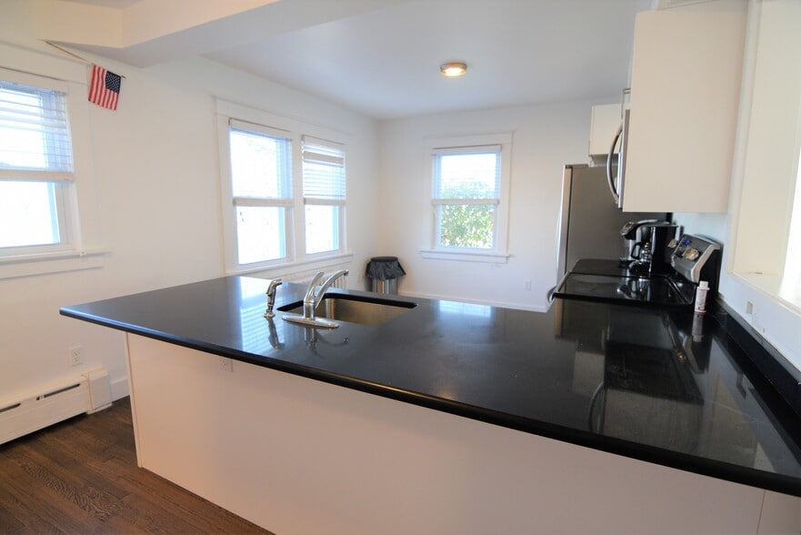 More Photos Of 460 E Main Rd, Middletown Medical For Sale