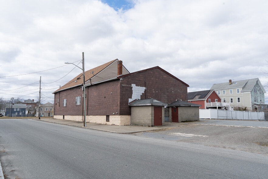 More Photos Of 418 S Front St, New Bedford Warehouse For Lease