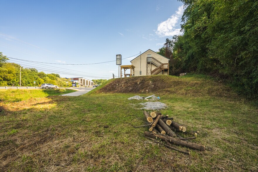 More Photos Of 690 N Franklin St, Christiansburg Office For Sale