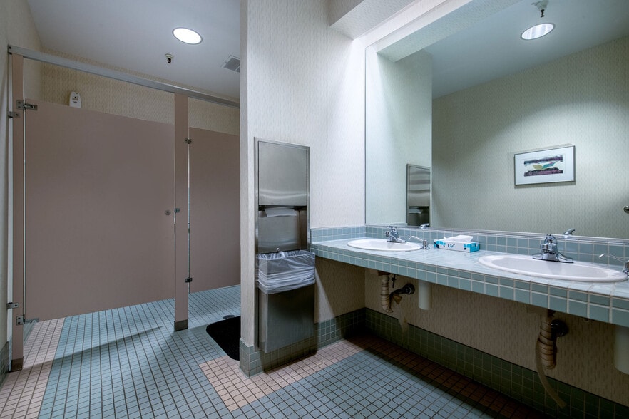 More Photos Of 350 Crown Point Cir, Grass Valley Office For Lease