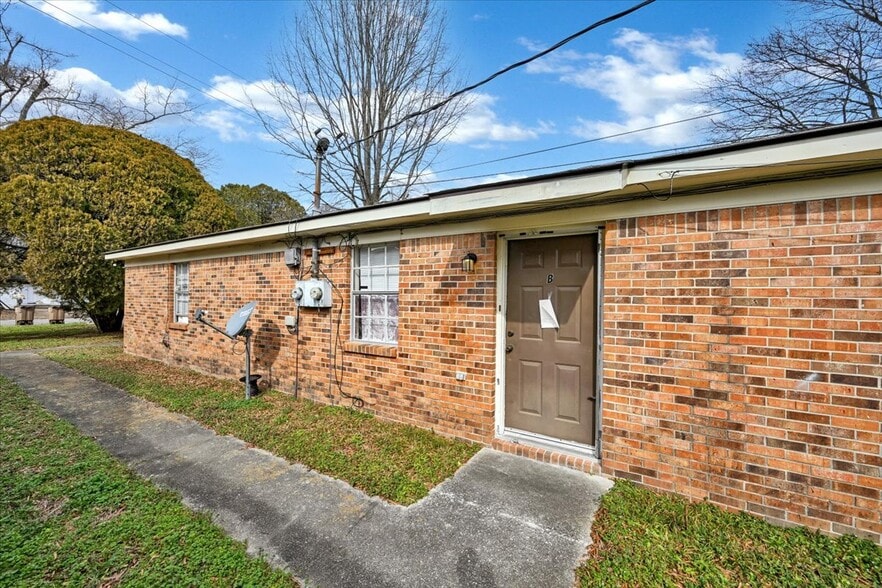 More Photos Of 410 11th Ave SW, Decatur Multifamily For Sale