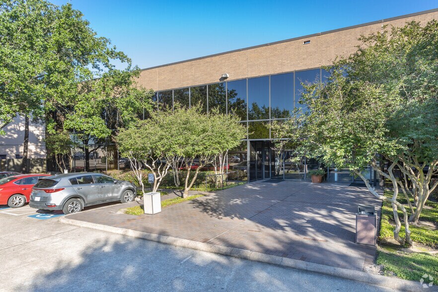 More Photos Of 12727 Featherwood Dr, Houston Medical For Sale