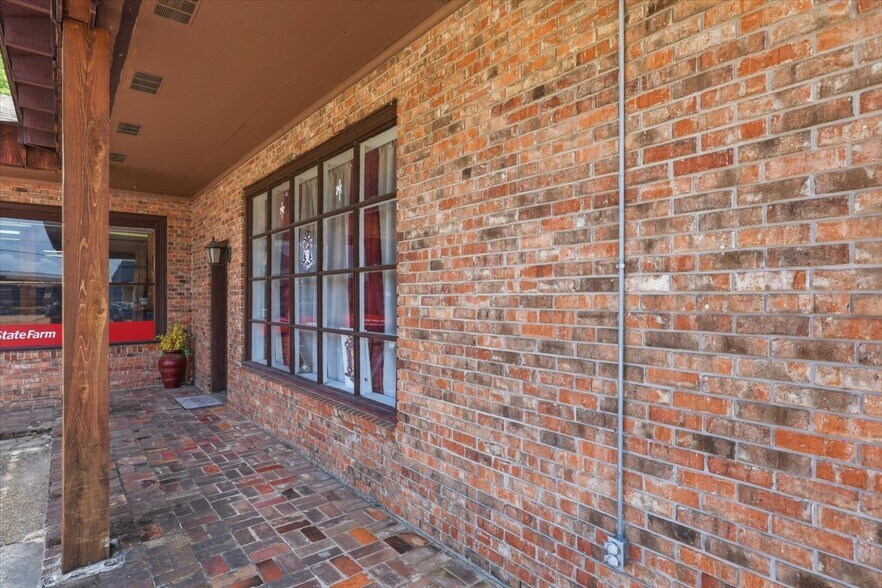 More Photos Of 148 W Green St, Hazlehurst Office For Sale
