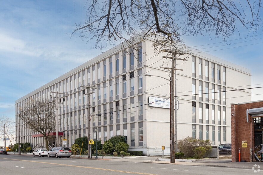 More Photos Of 444 Merrick Rd, Lynbrook Medical For Lease