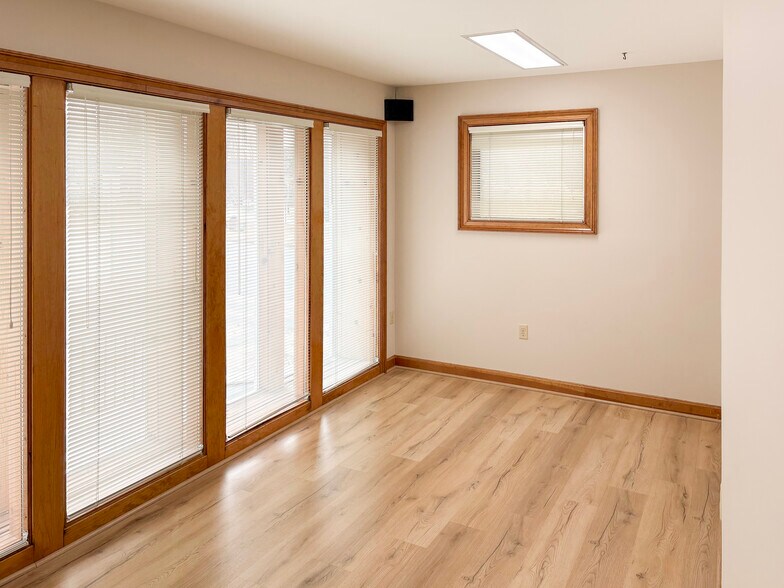 More Photos Of 175 Main St S, Woodbury Medical For Sale