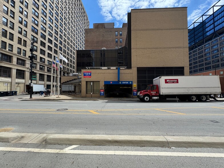 Primary Photo Of 75 W Harrison St, Chicago Parking Garage For Sale