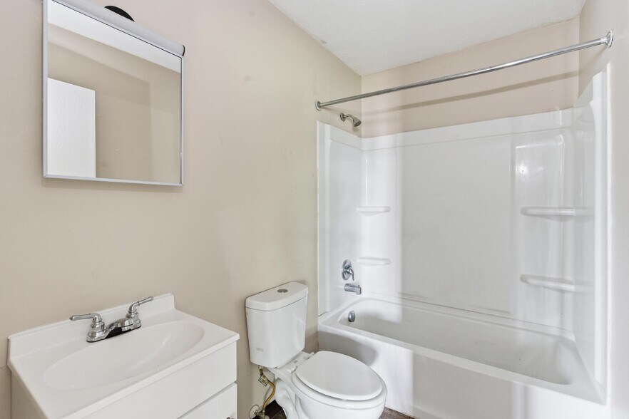 More Photos Of 1631 Jackson Ln, Middletown Multifamily For Sale