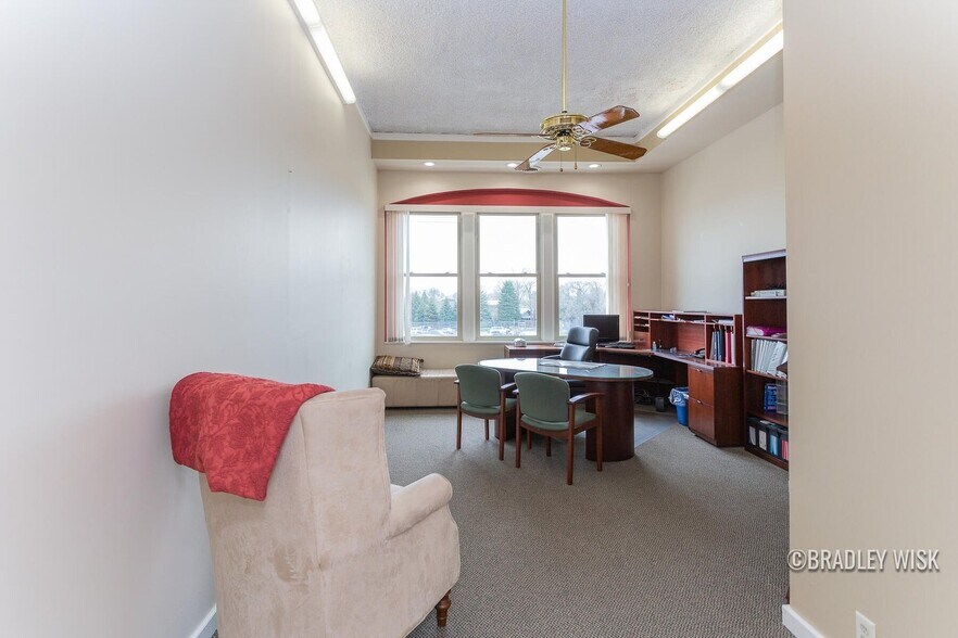 More Photos Of 581 Ottawa Ave, Holland Light Distribution For Sale