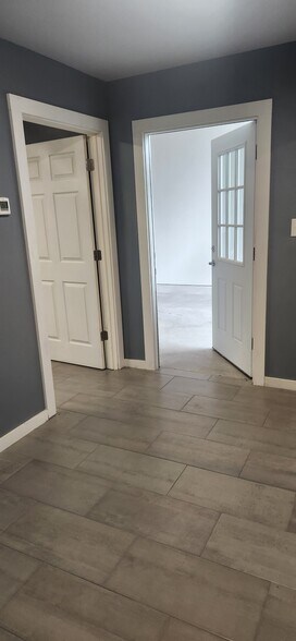 More Photos Of 4819 R O Dr, Spicewood Warehouse For Lease