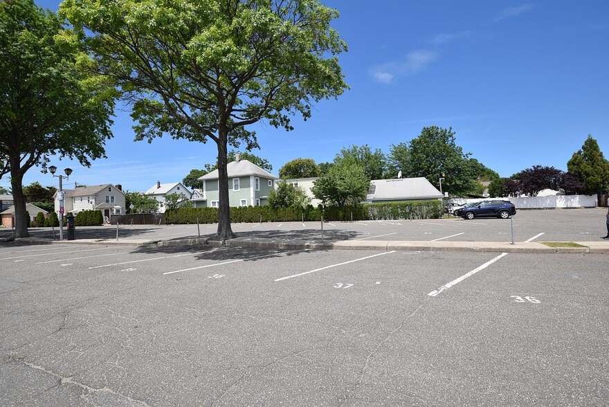 More Photos Of 300 Willis Ave, Mineola Storefront Retail Office For Lease