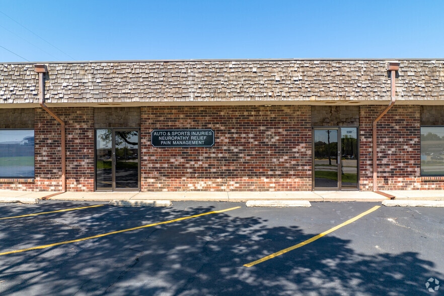 More Photos Of 12305-12309 Gold St, Omaha Medical For Lease