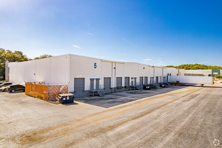 More Photos Of 3600-3606 Silver Star Rd, Orlando Unknown For Lease