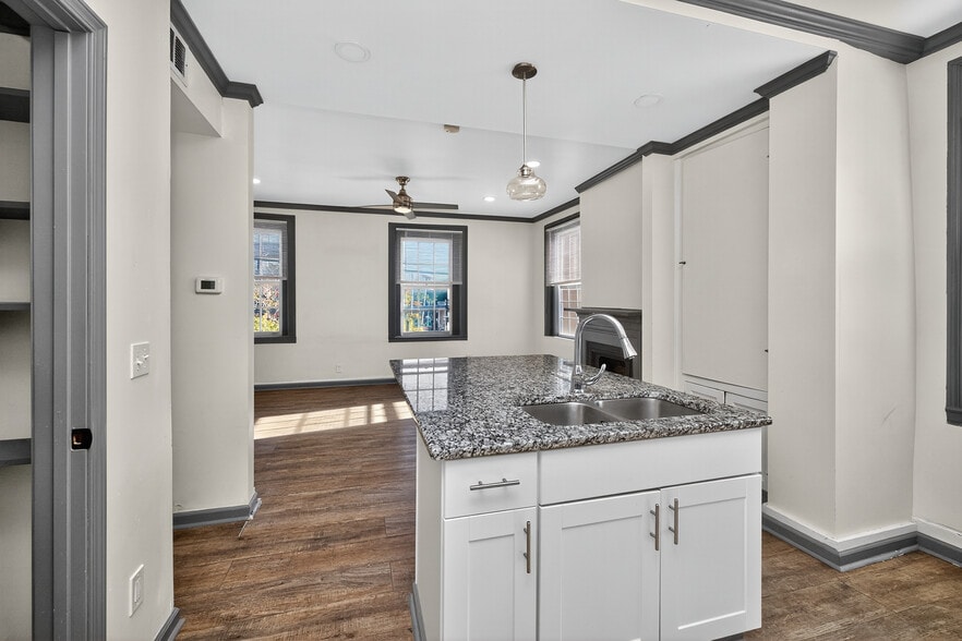 More Photos Of 102 W High St, Lexington General Retail For Sale