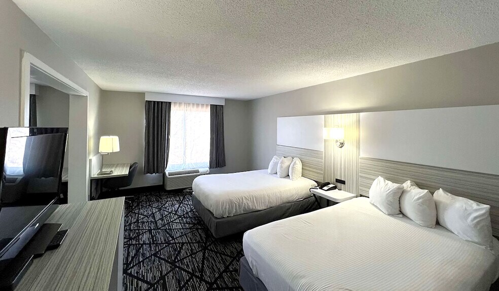 More Photos Of 2002 W War Memorial Dr, Peoria Hotel For Sale