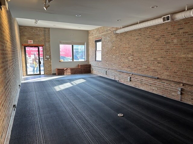 More Photos Of 1434 W Montrose Ave, Chicago Storefront For Lease