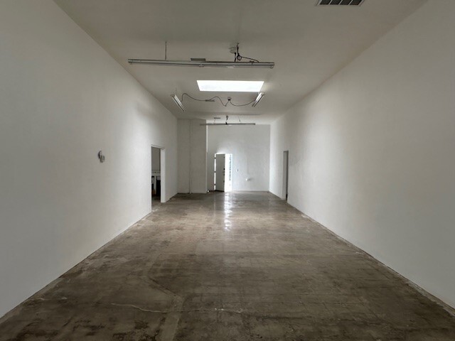 More Photos Of 11012 Magnolia Blvd, North Hollywood Storefront For Lease