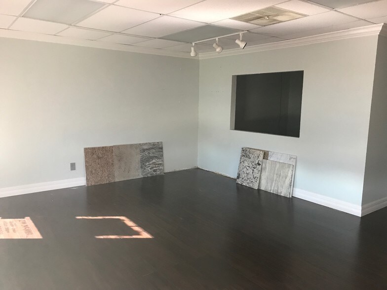 More Photos Of 861 SE 47th Ter, Cape Coral Freestanding For Lease