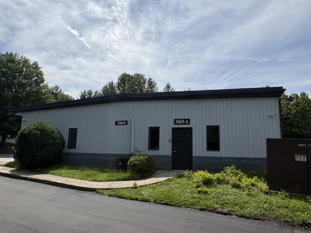More Photos Of 3865 Sweeten Creek Rd, Arden Light Distribution For Lease