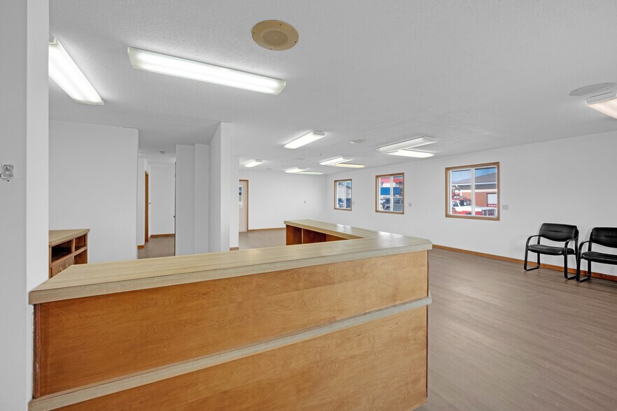 More Photos Of 804 Winchester Dr, Sedalia Medical For Sale