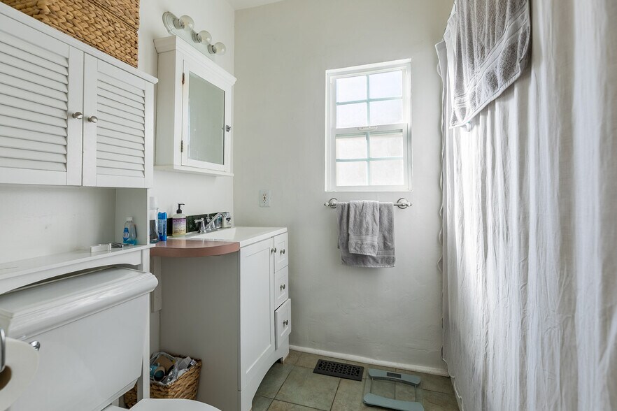 More Photos Of 1980 Chatsworth Blvd, San Diego Apartments For Sale