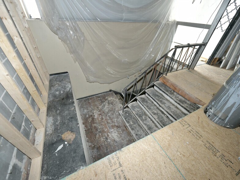 More Photos Of 5638 W Chicago Ave, Chicago Restaurant For Sale