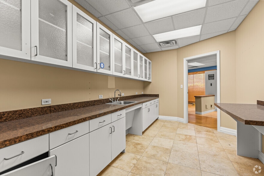 More Photos Of 2628 Matlock Rd, Arlington Medical For Sale