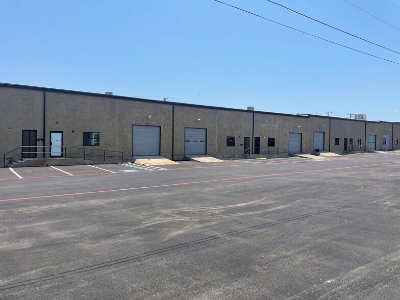 More Photos Of 3425 Raider Dr, Hurst Unknown For Lease